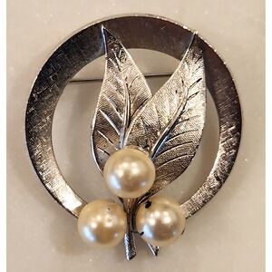 Vintage Silver Tone Leaf & Faux Pearl Circle Brooch Mid Century Style Pin